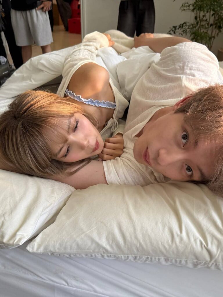 坂口健太郎とリサ